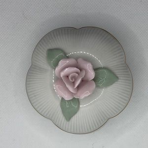 VINTAGE PINK ROSE MUSIC BOX